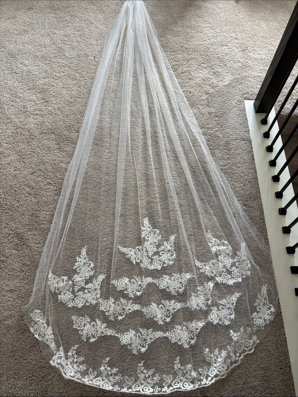 New White Cathedral Bridal Veil with Lace Appliqué & Comb Wedding Veil - Picture 3 of 5